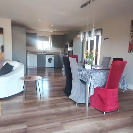 度假居 Is It - Along The Coast